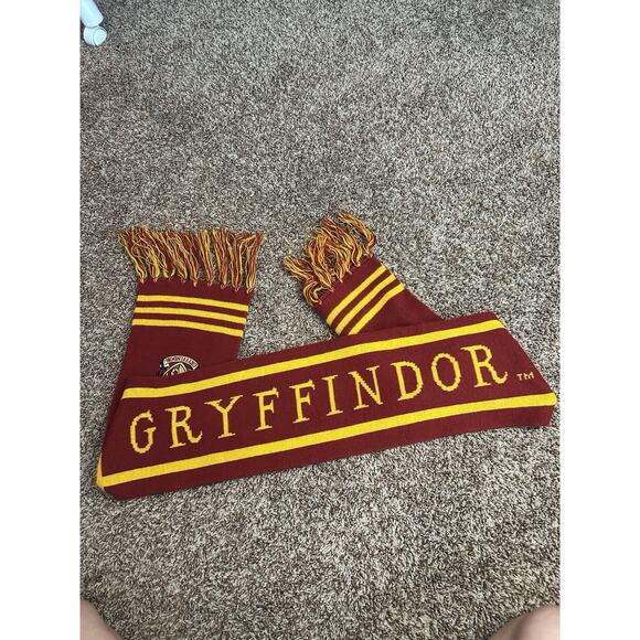 Universal Accessories - Wizarding‎ World Of Harry Potter Universal Orlando Gryffindor House Knit Scarf